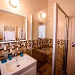 Manooy 2 Нэводари